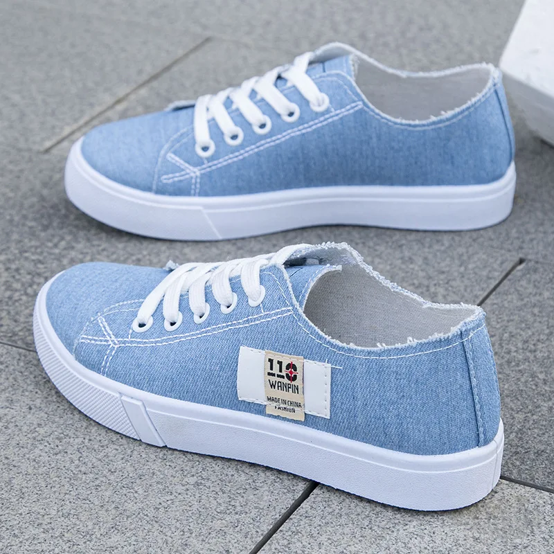 Men Shoes Trends - รองเท้าผ้าใบผู้หญิงทรงเตี้ย รุ่นยอดนิยม คอลเลคชั่นฤดูใบไม้ผลิ/ฤดูร้อน ปี 2026 ทำจากผ้าเดนิม
