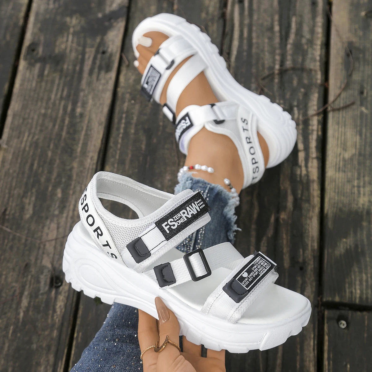 Velcro Strap Sandal - รองเท้าส้นเตารีดแบบสวมสำหรับผู้หญิง รุ่นใหม่ ใส่สบาย แฟชั่น น้ำหนักเบา สไตล์ลำลอง