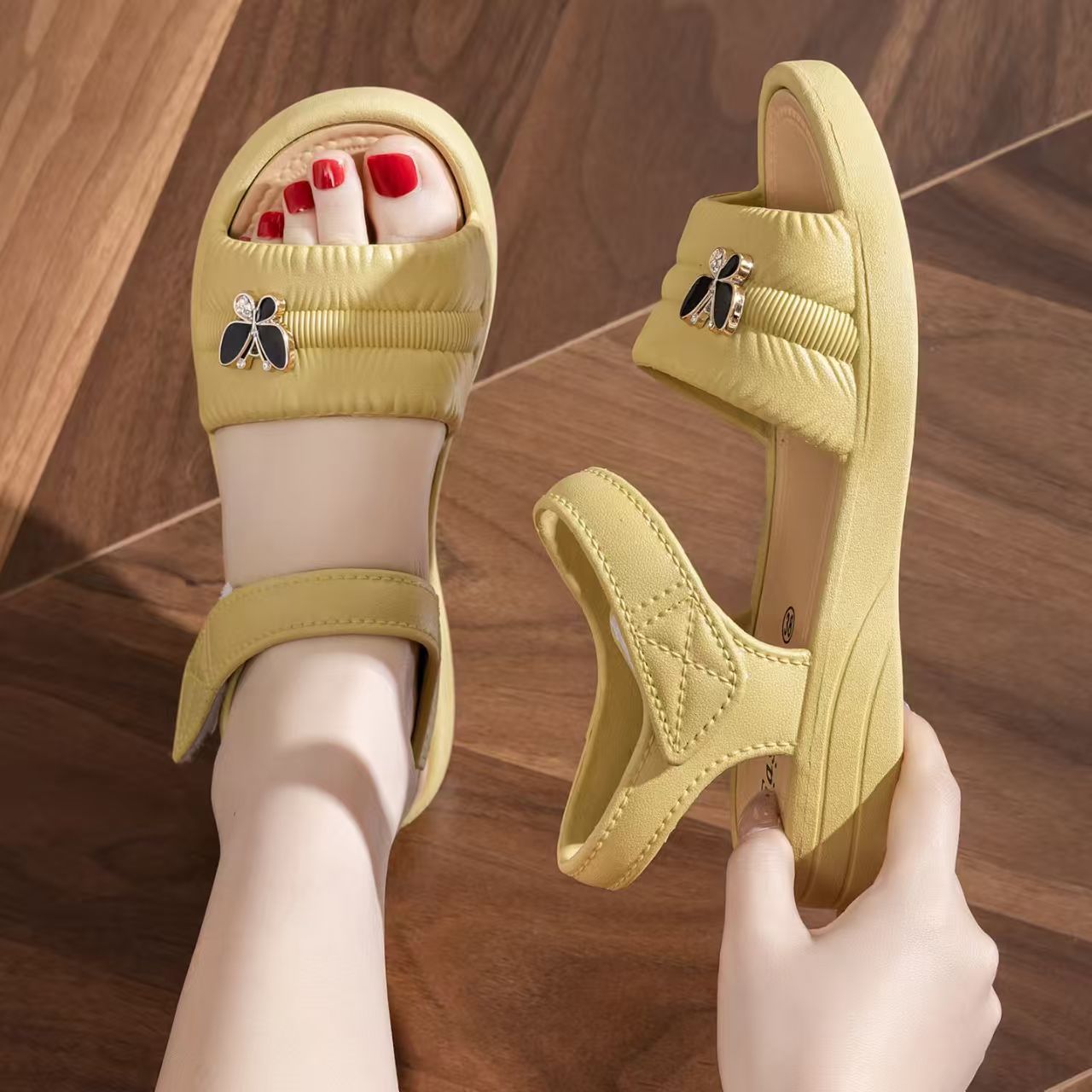 รองเท้าแตะแบบสวมพื้นเรียบสำหรั - Velcro Strap Sandal บทวิจารณ์และราคา
