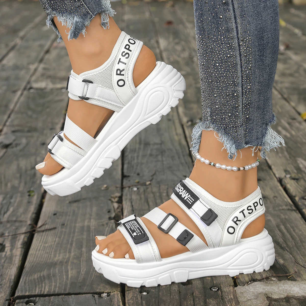 รองเท้าส้นเตารีดแบบสวมสำหรับผู - Velcro Strap Sandal บทวิจารณ์และราคา